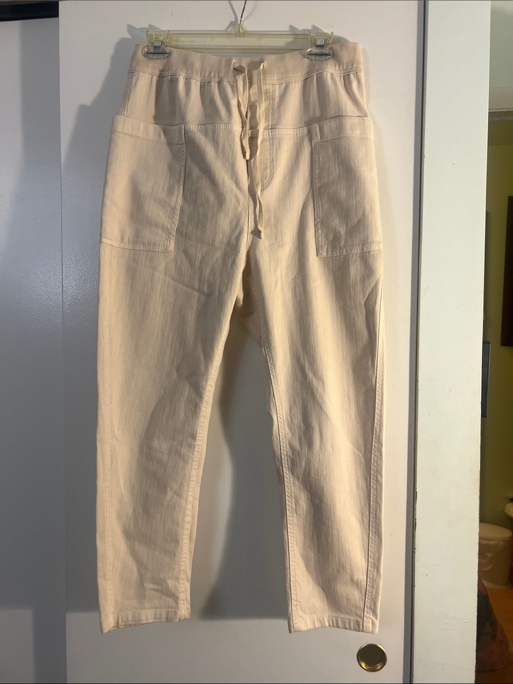 Women size medium Zara New Without Tags Drawstring Casual Pants in Light Beige